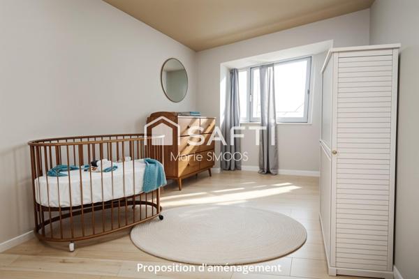 Découvrez cet appartement lumineux avec balcon, veranda et parkings.