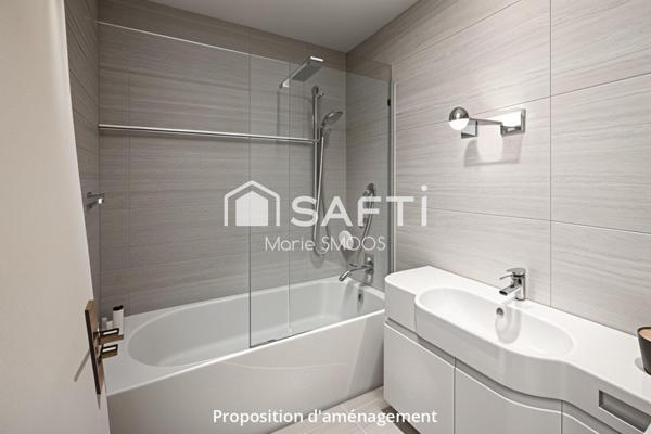 Découvrez cet appartement lumineux avec balcon, veranda et parkings.