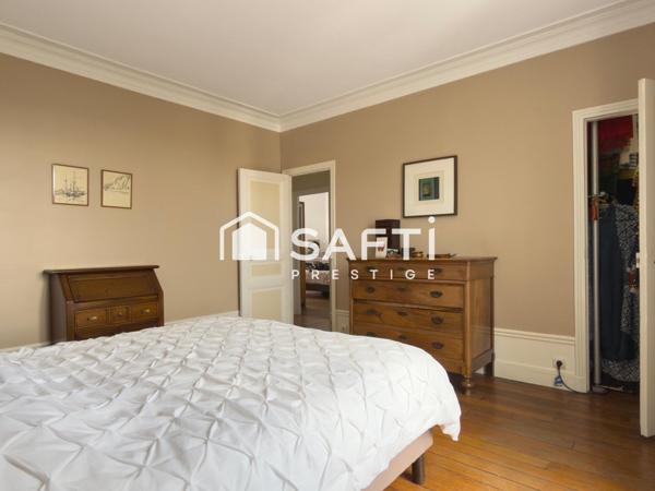 Chaleureuse maison de maître / buttes à Créteil