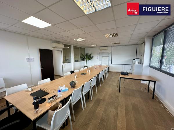 BUREAUX EN DERNIER ÉTAGE AVEC PARKING À LOUER