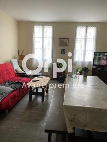 Immeuble à vendre    8 pièces • 186,07 m2 Rochefort