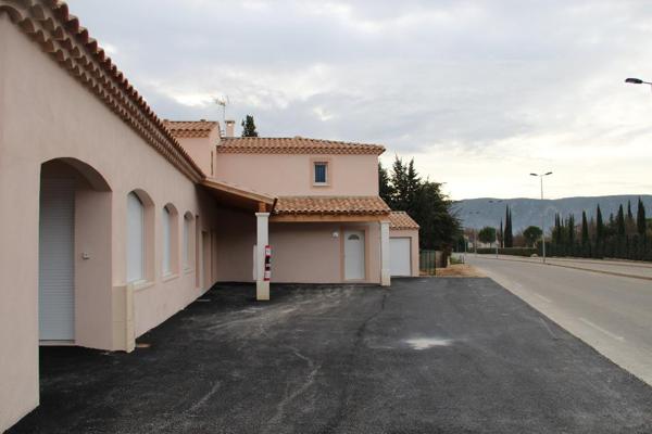 VILLA AVEC JARDIN CLOS - GARAGE - TERRASSE