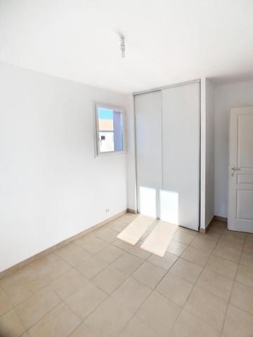 VILLA AVEC JARDIN CLOS - GARAGE - TERRASSE