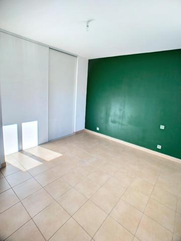 VILLA AVEC JARDIN CLOS - GARAGE - TERRASSE