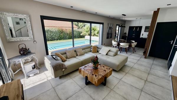 Bagnols-en-Forêt — villa contemporaine 5 pièces 114 m² avec piscine