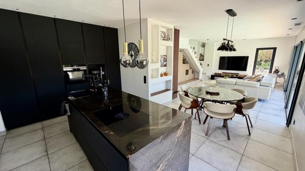 Bagnols-en-Forêt — villa contemporaine 5 pièces 114 m² avec piscine