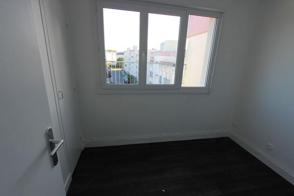PROCHE CENTRE, UN APPARTEMENT ATTIQUE AVEC SA GRANDE TERRASSE, SA CAVE & SON PARKING. - A QUIMPER Quimper PROCHE CENTRE