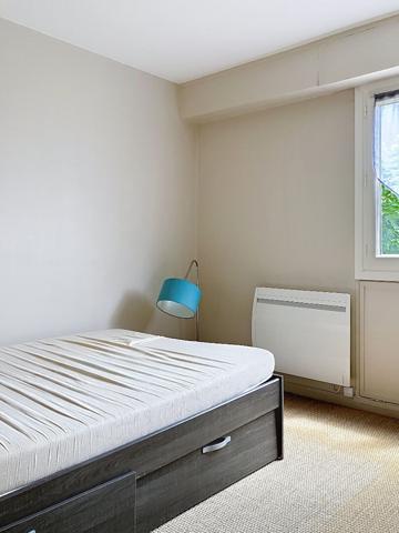 A vendre Angers les Banchais, appartement type 2, une chambre, cuisine aménagée équipée, cave plus place de parking privative. A deux minutes de la ligne B du tramway arrêt deux-croix. et à proximité de la ligne de bus numéro 7.