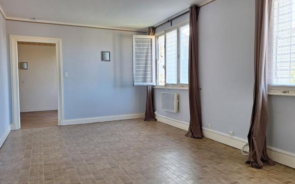 Maison à vendre    6 pièces •  Néris-les-Bains