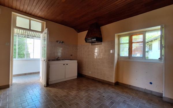 Maison à vendre    6 pièces •  Néris-les-Bains