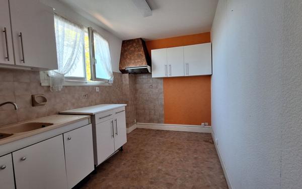 Maison à vendre    6 pièces •  Néris-les-Bains