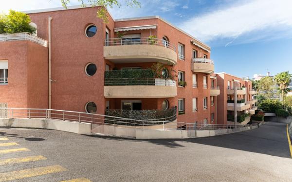 Appartement à vendre    2 pièces • 44 m2 Nice