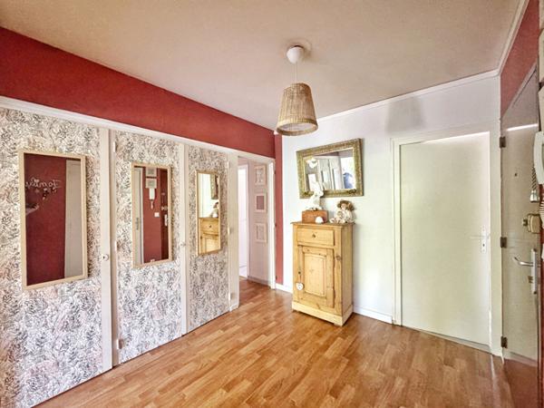 Appartement T4 avec terrasse, garage et cave extérieur - Proche La Hotoie