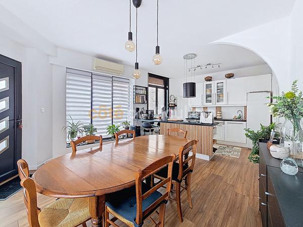 Vente
                Maison144,65 m² - 6 Pièces -
                    ARMENTIERES (59280)