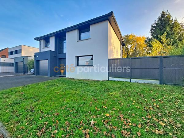 Vente
                Maison144,65 m² - 6 Pièces -
                    ARMENTIERES (59280)