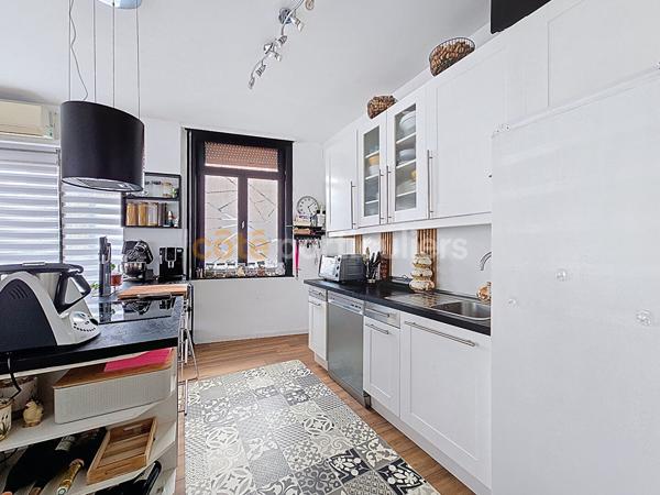 Vente
                Maison144,65 m² - 6 Pièces -
                    ARMENTIERES (59280)