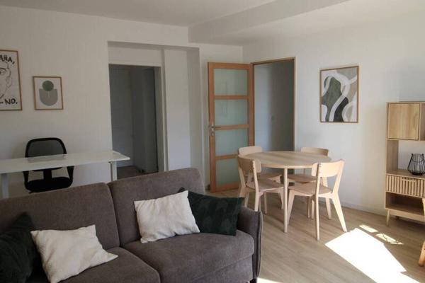 Appartement 2 pièces                                        - 44000 Nantes Réf : 12100