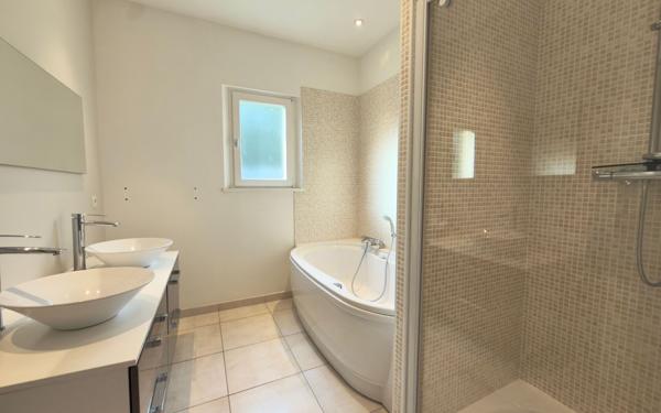 Appartement à vendre    4 pièces • 164,55 m2 Buxerolles