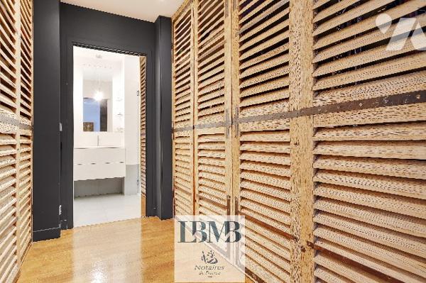 Paris 16e Passy - Duplex 5e et 6e étage avec balcon. 151.4m² carrez. 3 chambres, 3 salles d'eau.