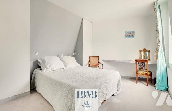 Paris 16e Passy - Duplex 5e et 6e étage avec balcon. 151.4m² carrez. 3 chambres, 3 salles d'eau.