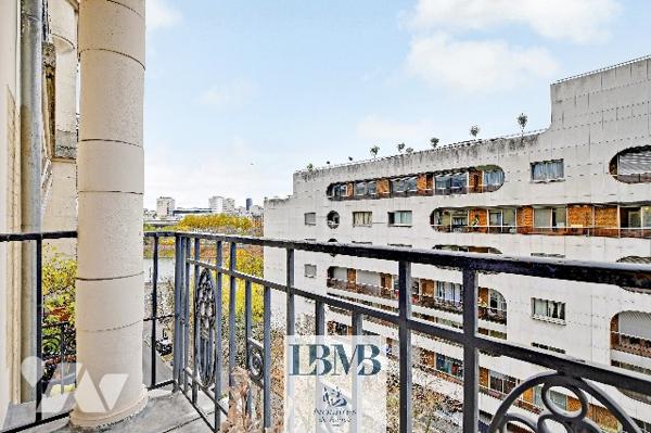 Paris 16e Passy - Duplex 5e et 6e étage avec balcon. 151.4m² carrez. 3 chambres, 3 salles d'eau.