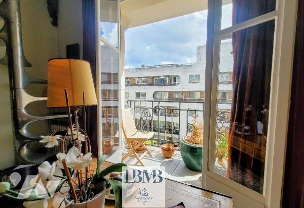 Paris 16e Passy - Duplex 5e et 6e étage avec balcon. 151.4m² carrez. 3 chambres, 3 salles d'eau.