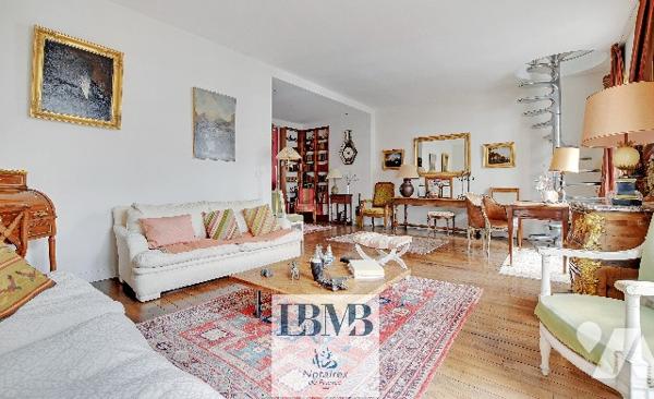 Paris 16e Passy - Duplex 5e et 6e étage avec balcon. 151.4m² carrez. 3 chambres, 3 salles d'eau.