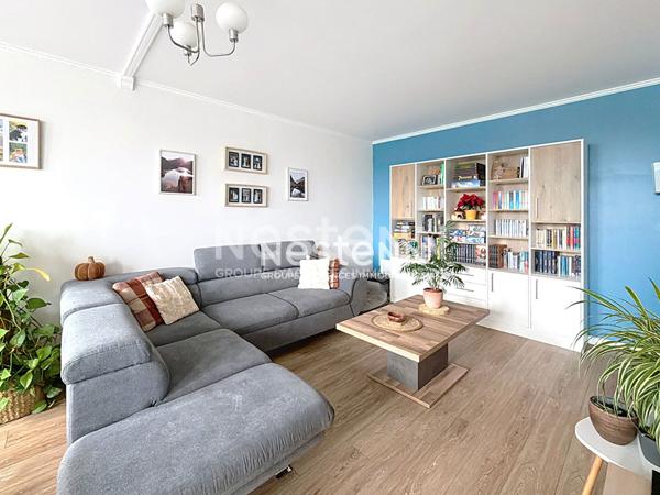 Appartement Guyancourt en dernier étage, Gare à Pieds 4 pièce(s) 84M², Terrasse, box. Excellent état