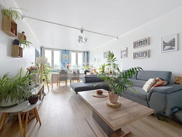 Appartement Guyancourt en dernier étage, Gare à Pieds 4 pièce(s) 84M², Terrasse, box. Excellent état