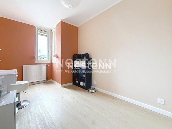 Appartement Guyancourt en dernier étage, Gare à Pieds 4 pièce(s) 84M², Terrasse, box. Excellent état