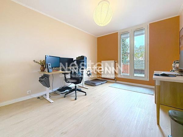 Appartement Guyancourt en dernier étage, Gare à Pieds 4 pièce(s) 84M², Terrasse, box. Excellent état