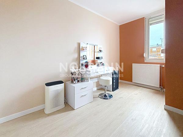 Appartement Guyancourt en dernier étage, Gare à Pieds 4 pièce(s) 84M², Terrasse, box. Excellent état