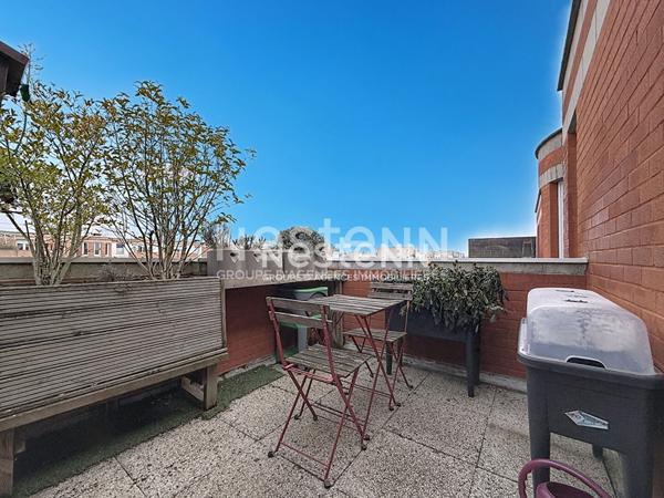 Appartement Guyancourt en dernier étage, Gare à Pieds 4 pièce(s) 84M², Terrasse, box. Excellent état