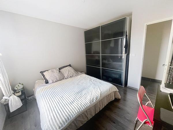 Appartement Issy Les Moulineaux 3 pièce(s) 59m2 tramway T2 3 minutes à pied, calme avec balcon