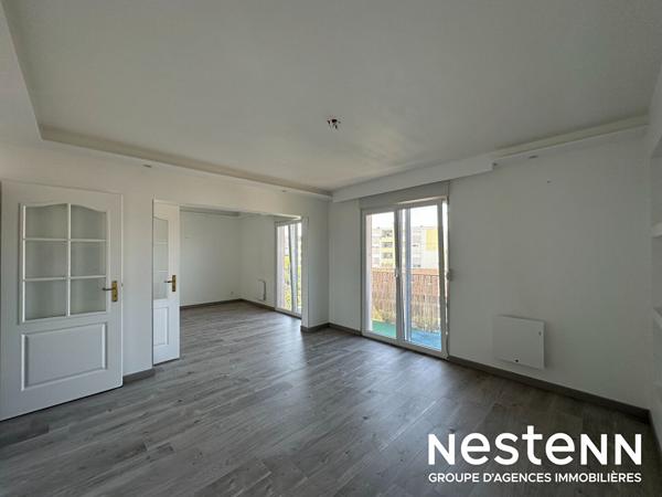 Appartement 3 pièces entièrement rénové avec balcon, cuisine équipée et grand séjour lumineux à Bischwiller