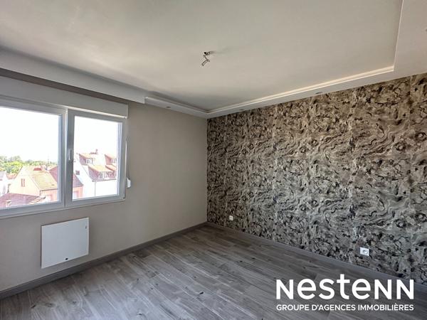 Appartement 3 pièces entièrement rénové avec balcon, cuisine équipée et grand séjour lumineux à Bischwiller