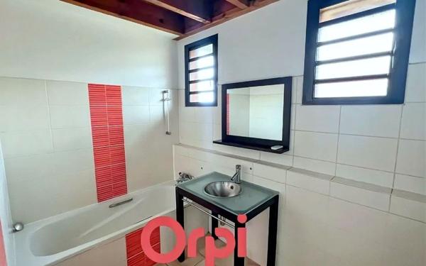 Maison à vendre    4 pièces •  Saint-Paul