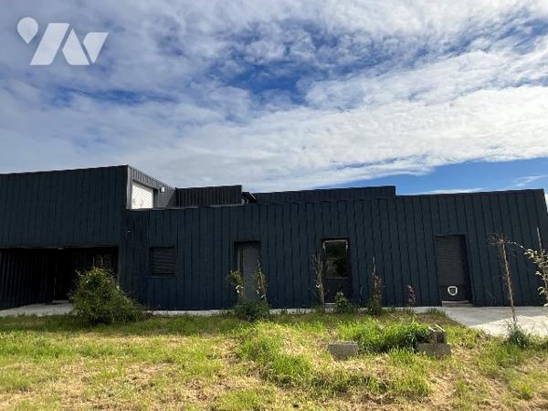 BUREAUX 140 m² - SAINT-ANTOINE-DU-ROCHER (37060)
À 700 m de la gare – Accès rapide A10/A28