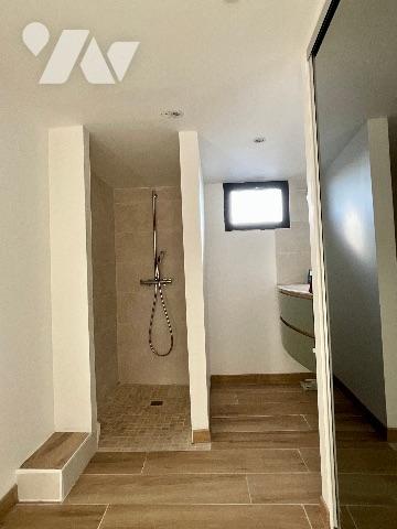 BUREAUX 140 m² - SAINT-ANTOINE-DU-ROCHER (37060)
À 700 m de la gare – Accès rapide A10/A28