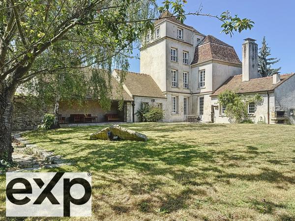 Maison de caractère – 189 m² – 5 chambres – Terrain de 838 m²  face à la majestueuse collégiale, cette demeure de caractère offre une vue à couper le souffle.