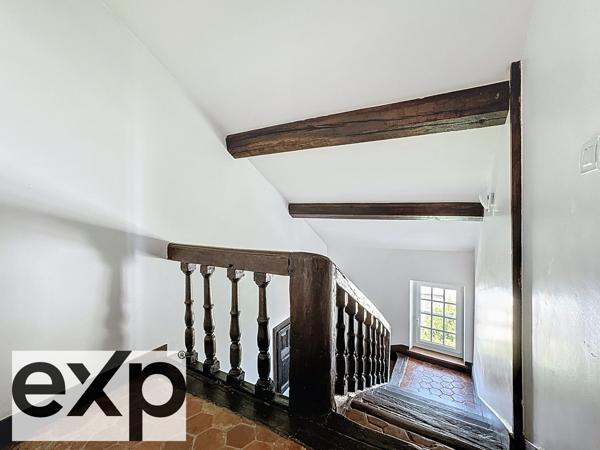 Maison de caractère – 189 m² – 5 chambres – Terrain de 838 m²  face à la majestueuse collégiale, cette demeure de caractère offre une vue à couper le souffle.