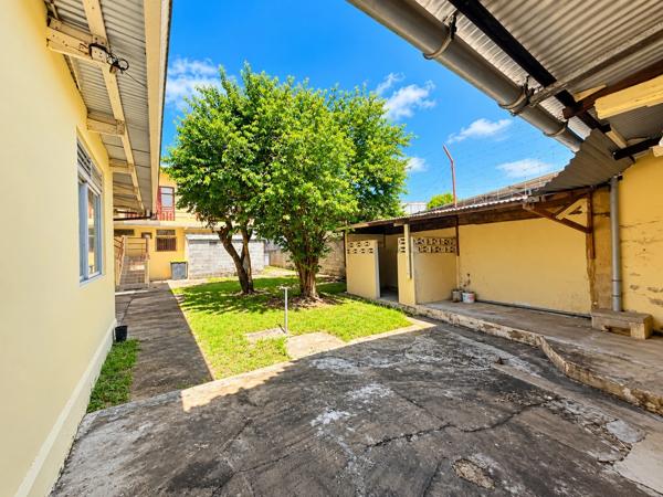 INVESTISSEURS – IMMEUBLE À FORT POTENTIEL AVEC LOCAL COMMERCIAL ET LOGEMENTS