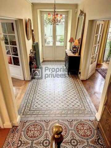 MAISON CENTRE VILLE AVEC GARAGE ET JARDIN