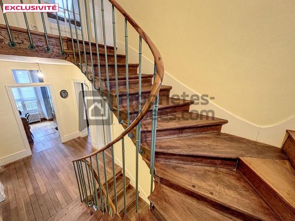 MAISON CENTRE VILLE AVEC GARAGE ET JARDIN