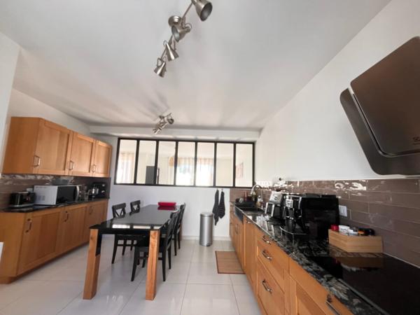 Belle Maison T6 Récente A la ville aux dames – 4 Chambres – Jardin Clos – Garage – Quartier Résidentiel