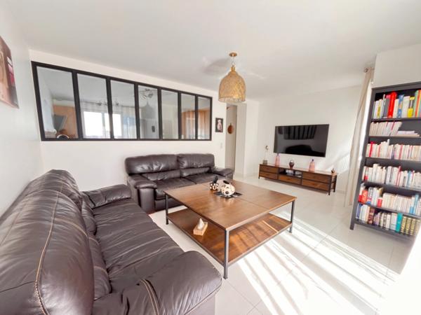 Belle Maison T6 Récente A la ville aux dames – 4 Chambres – Jardin Clos – Garage – Quartier Résidentiel