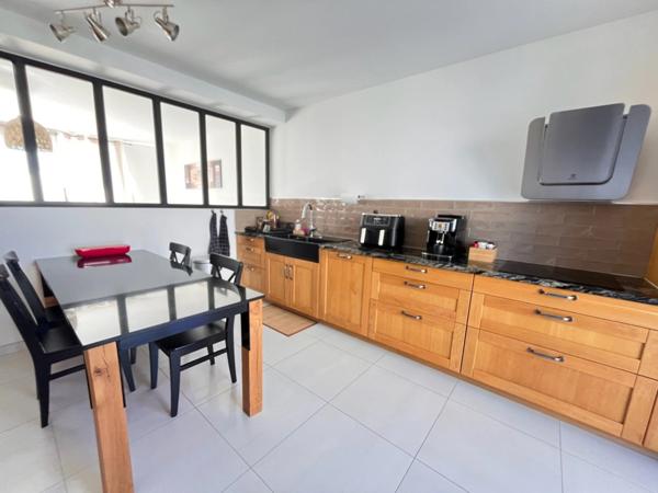 Belle Maison T6 Récente A la ville aux dames – 4 Chambres – Jardin Clos – Garage – Quartier Résidentiel