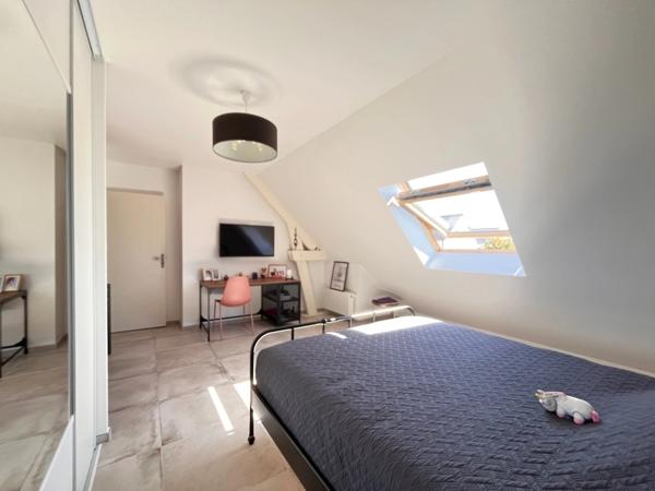 Belle Maison T6 Récente A la ville aux dames – 4 Chambres – Jardin Clos – Garage – Quartier Résidentiel