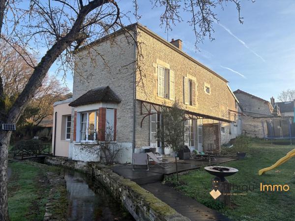 Maison de caractère de 200m2 sur 2700m2 de terrain avec dépendances