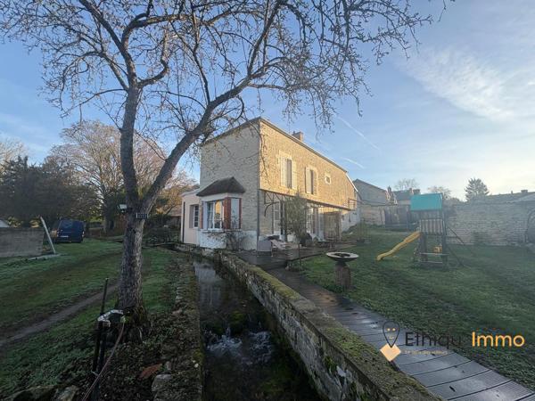 Maison de caractère de 200m2 sur 2700m2 de terrain avec dépendances